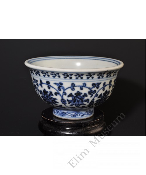 1471 A Pare of Ming B&W lion-ball cups 